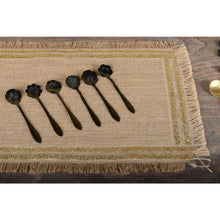 Charger l'image dans la galerie, Chemin de table en toile de jute doré