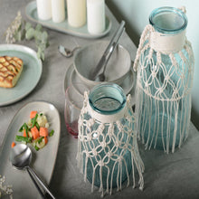 Charger l'image dans la galerie, Vase en verre vert d'eau macramé h.16.5cm