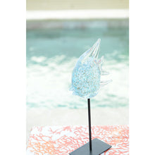 Charger l'image dans la galerie, Poisson décoratif en verre bleu et transparent sur pied en métal