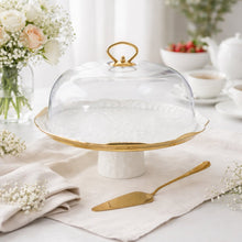 Charger l'image dans la galerie, Cloche à gâteaux en porcelaine blanche bords dorés avec pelle à tarte