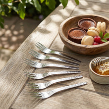 Charger l'image dans la galerie, Fourchettes à dessert martelées argent - lot de 6
