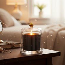 Charger l'image dans la galerie, Bougie cloche noir et or parfum tonka
