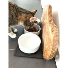 Charger l'image dans la galerie, Station d'alimentation "Chats uniquement" TRIO MOUNTAIN bois d'olivier
