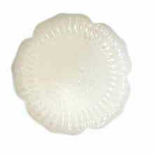 Charger l'image dans la galerie, Assiette à dessert en porcelaine blanche Florale 18.5cm
