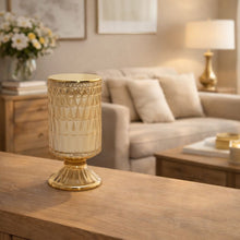 Charger l'image dans la galerie, Bougie dorée sur pied parfum fleur de coton h18cm
