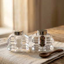 Charger l'image dans la galerie, Salière et poivrière design en verre transparent
