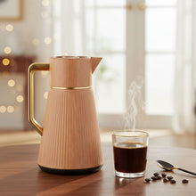 Charger l'image dans la galerie, Cafetière bois avec anse dorée 1L
