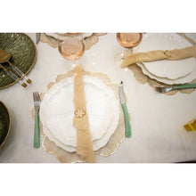 Charger l'image dans la galerie, Assiette plate fleur blanche 30cm

