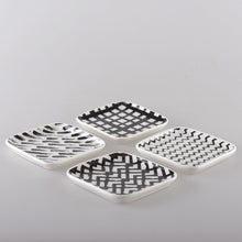 Charger l'image dans la galerie, Coupelles noires et blanches 9.5cm - lot de 4
