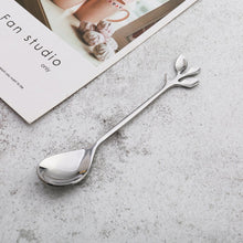 Charger l'image dans la galerie, Cuillères à dessert feuilles assorties argent - lot de 6
