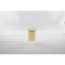 Charger l'image dans la galerie, Bougie dorée parfum fleur d'oranger 7x11.3cm
