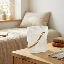 Charger l'image dans la galerie, Vase sac en verre blanc transparent avec anse dorée 20x12x24cm
