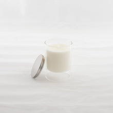 Charger l'image dans la galerie, Bougie blanche parfum musc 7x11.3cm
