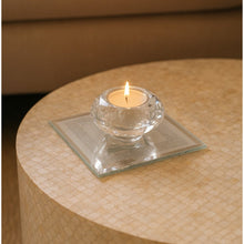Charger l'image dans la galerie, Bougeoir en cristal 9x9cm sur support carré miroir argent
