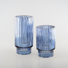 Charger l'image dans la galerie, Vase bleu fonce bord doré h.15cm
