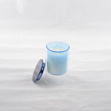 Charger l'image dans la galerie, Bougie bleu parfum bois de cèdre 7x11.3cm
