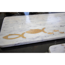 Charger l'image dans la galerie, Plateau à fromage en marbre poisson doré 40x15.5x1.5cm
