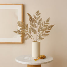 Charger l'image dans la galerie, Fleur décorative fougère dorée h90cm
