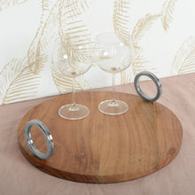 Charger l'image dans la galerie, Plateau rond en bois avec anse argent 38x38x11cm
