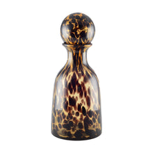 Charger l'image dans la galerie, Carafe en verre marron avec bouchon 14x14x32.5cm
